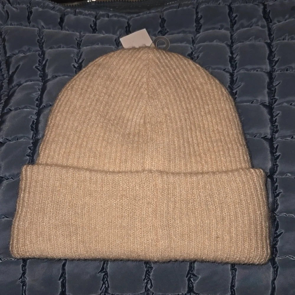 NWT AE American Eagle Knit Beanie Cream Color Unisex One Size